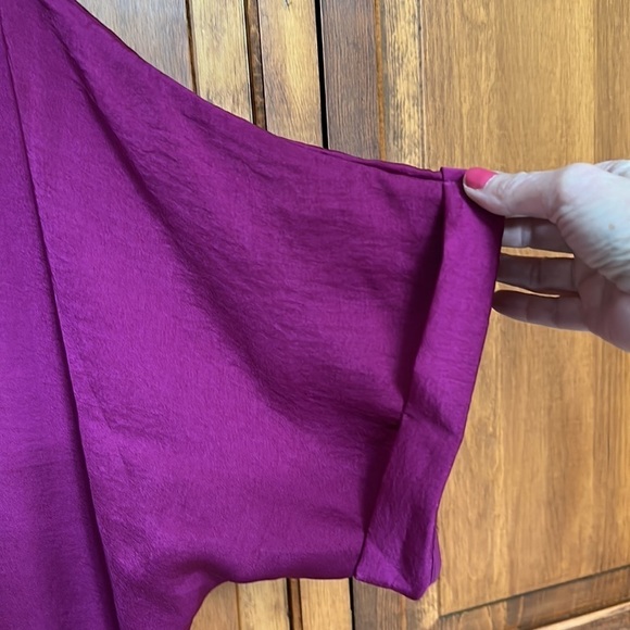 Lizzie’s Boutique Purple Crisscross VNeck with Dropped Sleeve/Rolled Hem Large - Picture 5 of 8